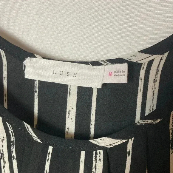 Lush‎ tank top with off the shoulder sleeves - Picture 3 of 5